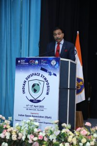 Lt. Gen. AK Bhatt(Retd.), DG, ISpA addressing the ISpA Indian DefSpace Symposium 2023
